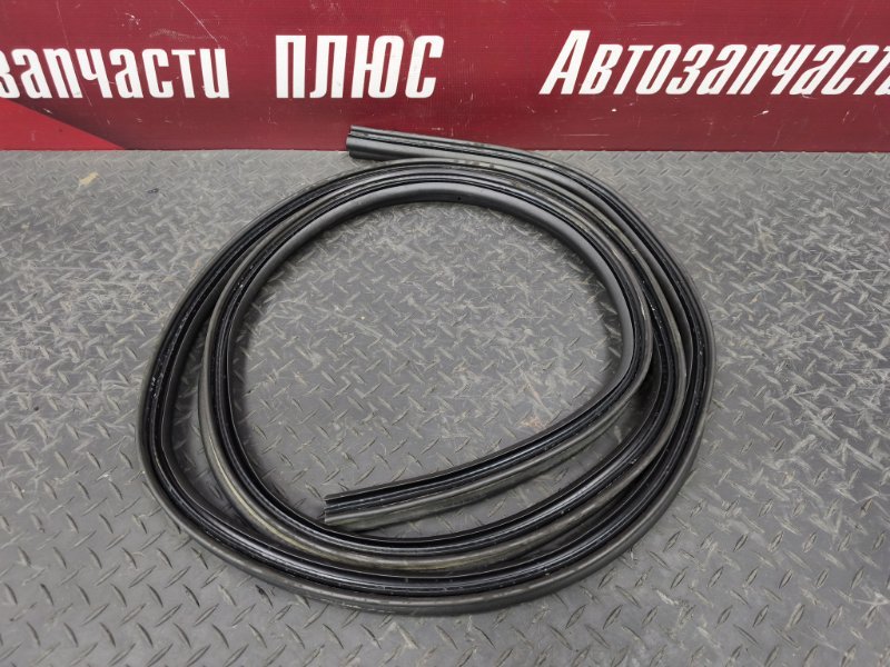 Уплотнительная резинка крышки багажника