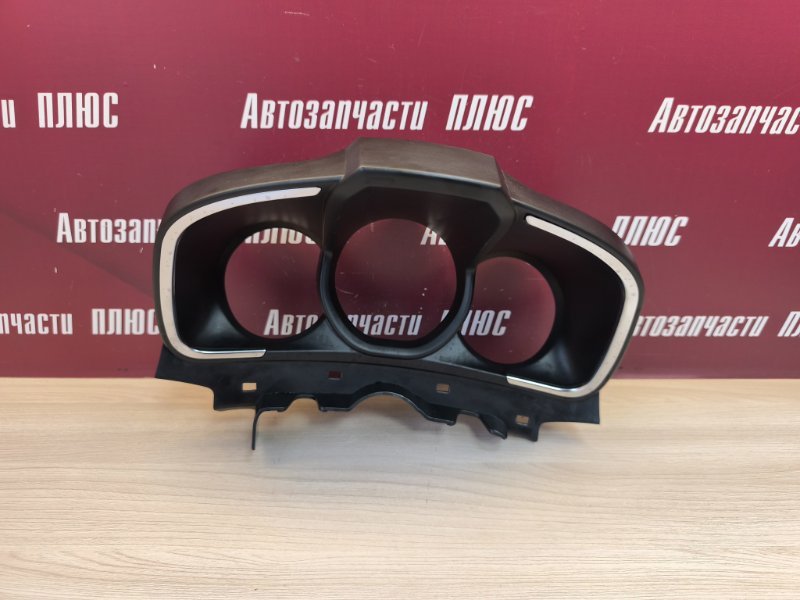 Козырек щитка приборов