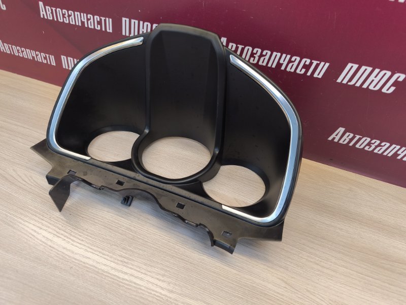 Козырек щитка приборов