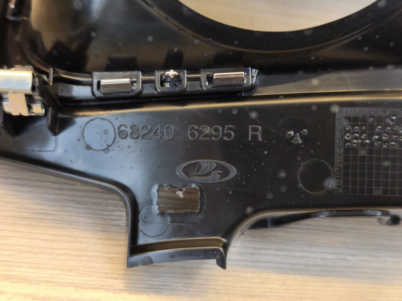 Козырек щитка приборов