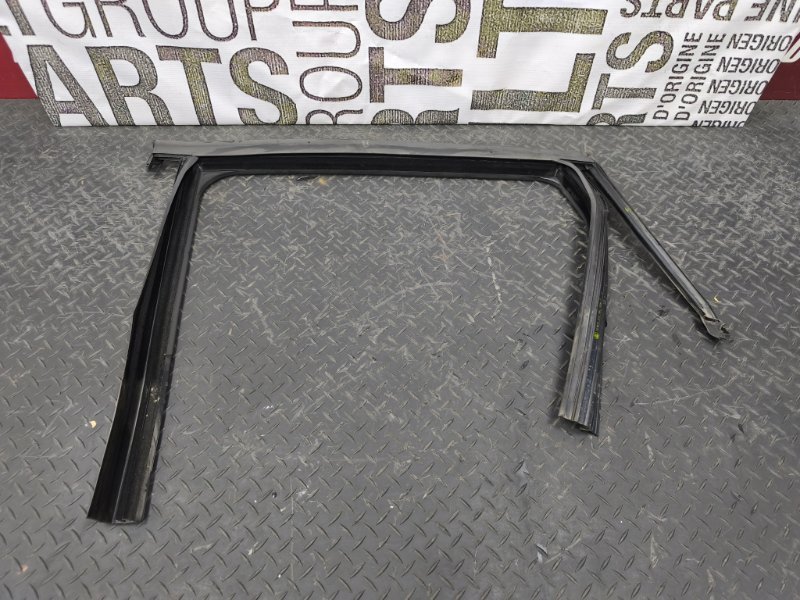 Уплотнитель рамки двери