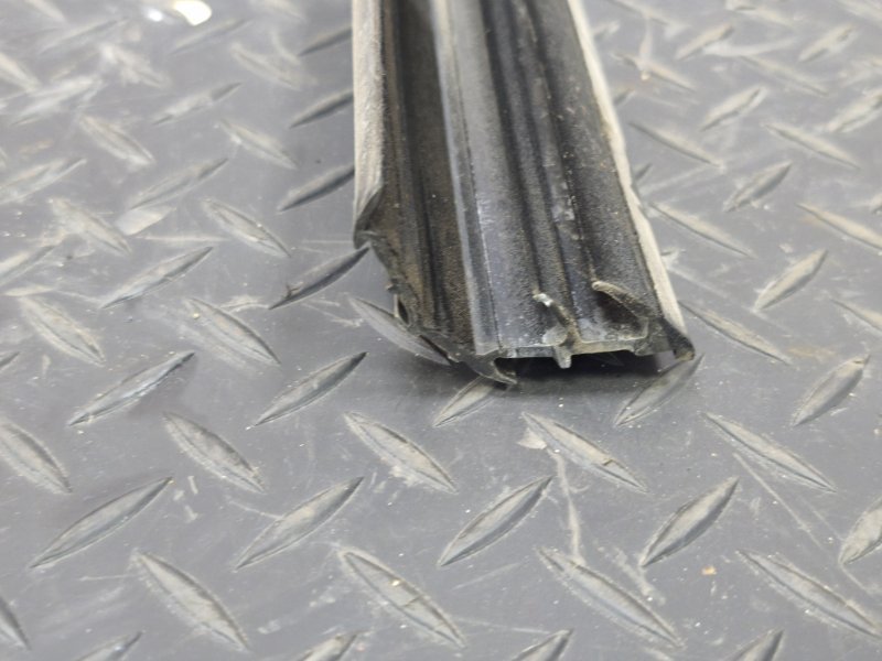 Уплотнитель рамки двери