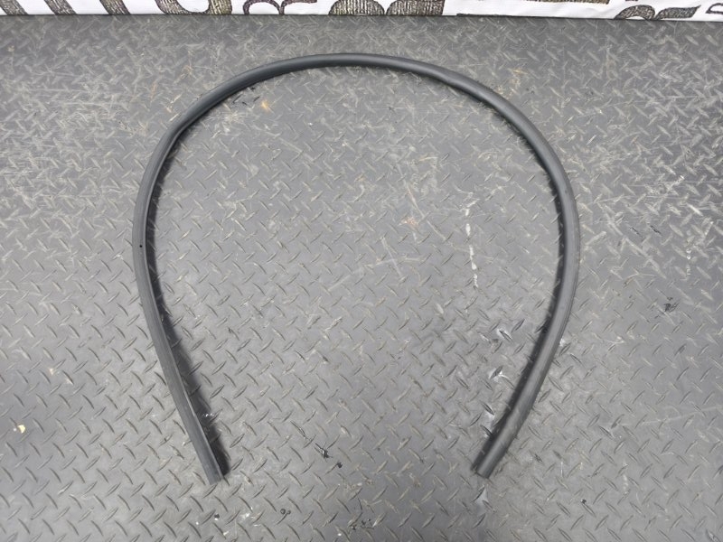 Уплотнительная резинка боковой двери