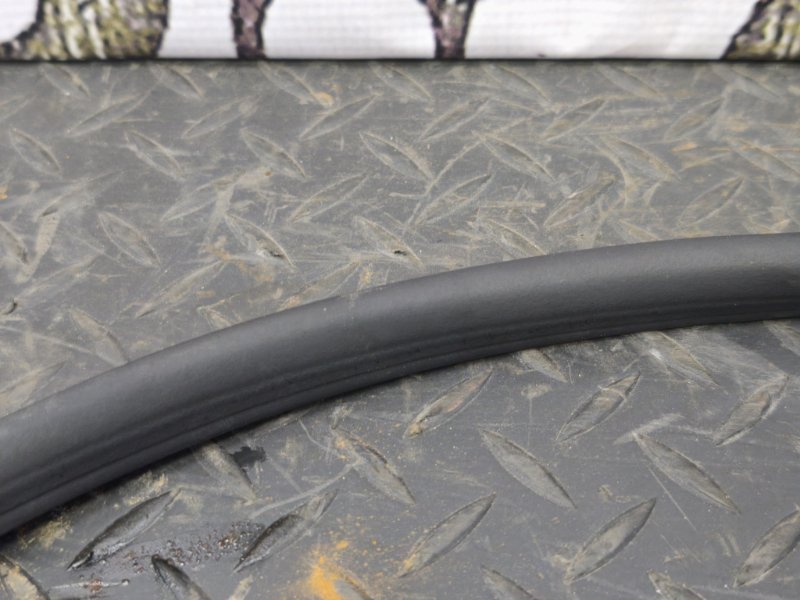 Уплотнительная резинка боковой двери