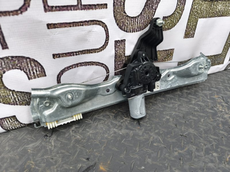 Стеклоподъемник    двери