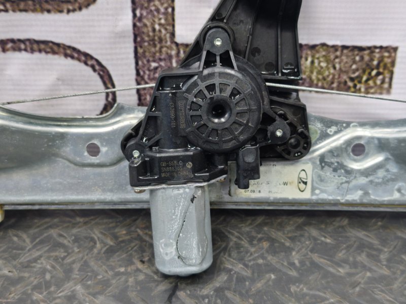 Стеклоподъемник    двери