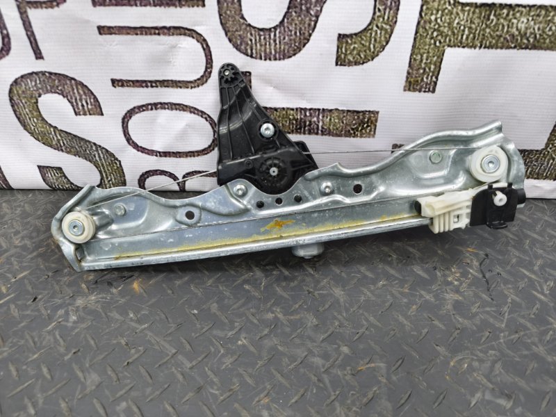 Стеклоподъемник    двери