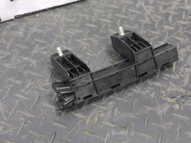 Направляющая стекла двери