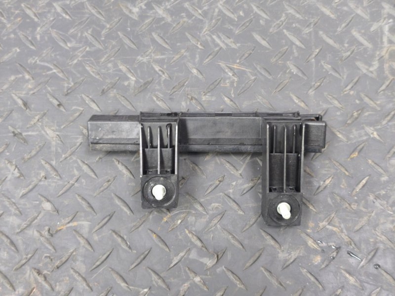 Направляющая стекла двери