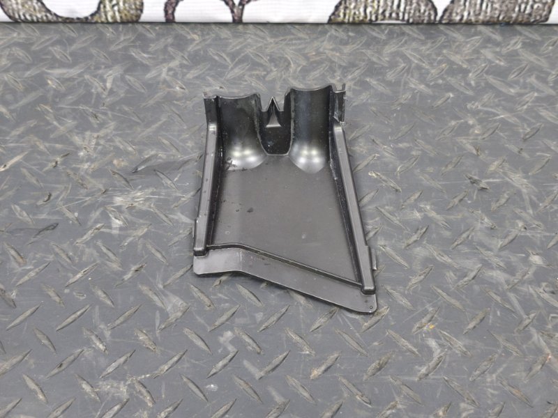 Крышка блока предохранителей