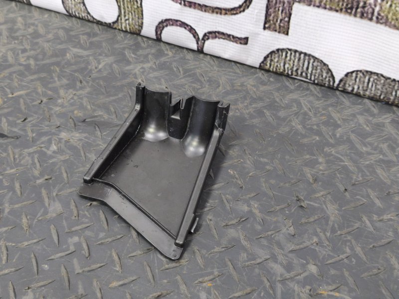 Крышка блока предохранителей