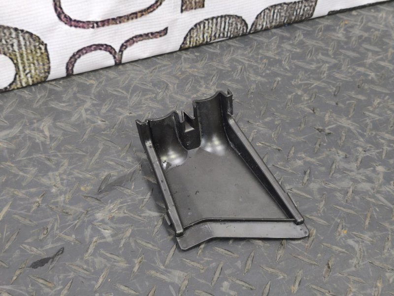 Крышка блока предохранителей