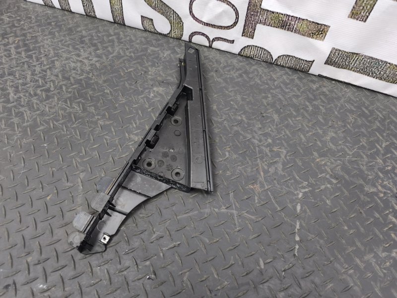 Кронштейн накладки двери