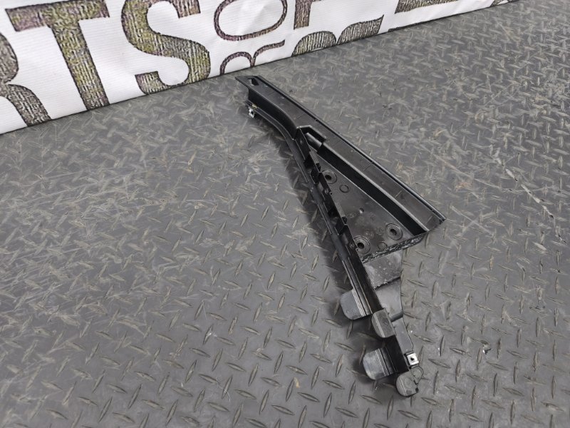 Кронштейн накладки двери