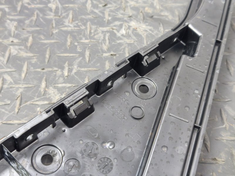 Кронштейн накладки двери