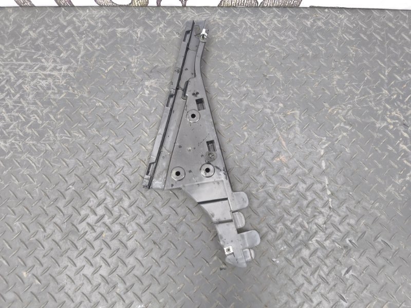 Кронштейн накладки двери