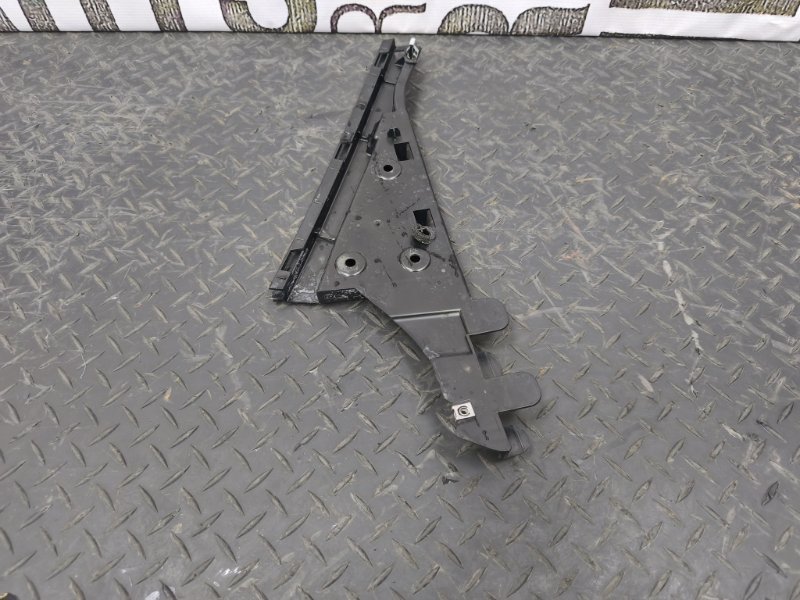 Кронштейн накладки двери