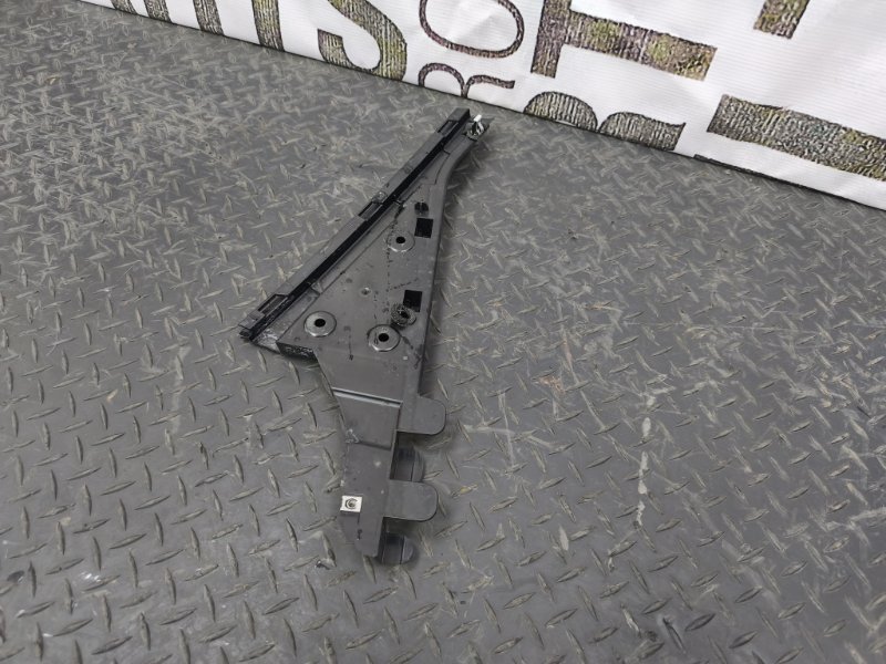 Кронштейн накладки двери