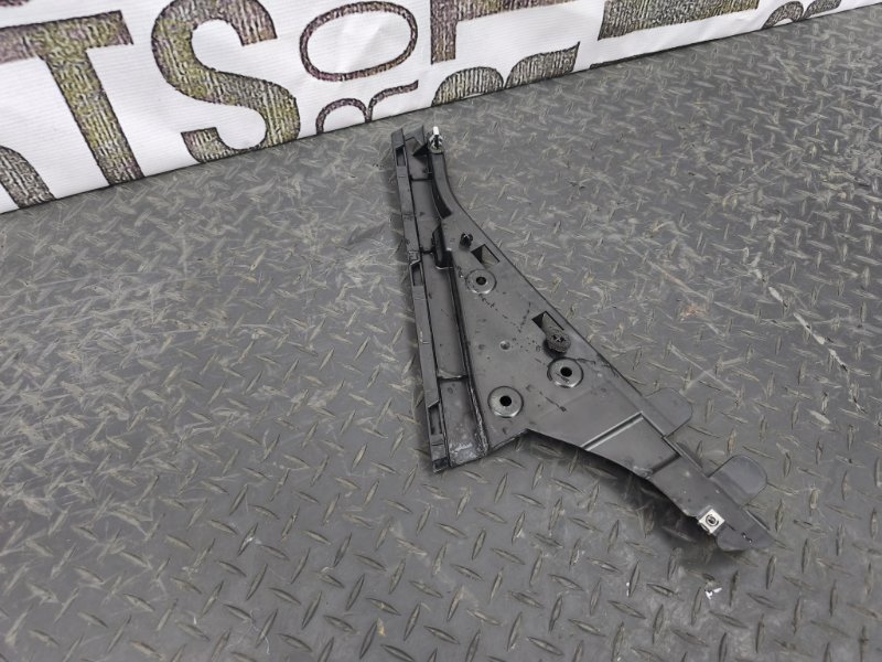 Кронштейн накладки двери