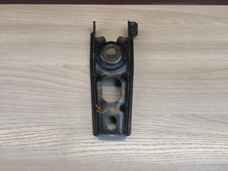 Кронштейн опоры двигателя