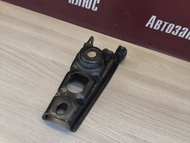 Кронштейн опоры двигателя