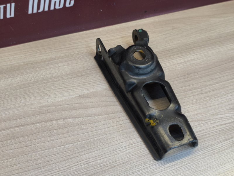 Кронштейн опоры двигателя