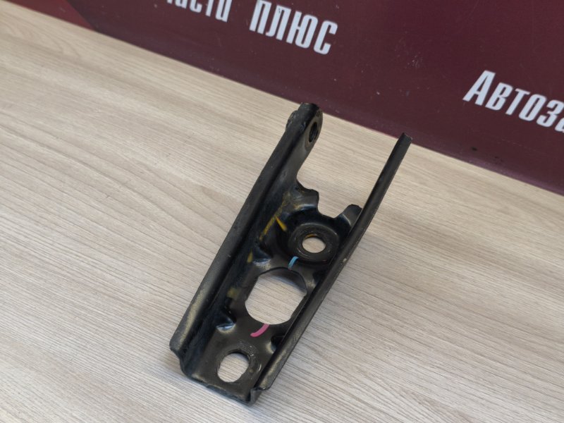 Кронштейн опоры двигателя