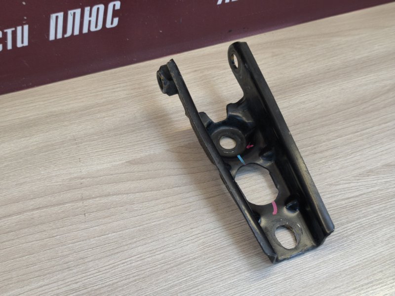 Кронштейн опоры двигателя