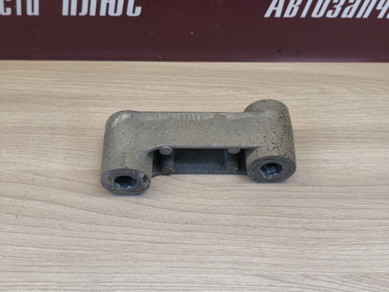 Кронштейн опоры двигателя