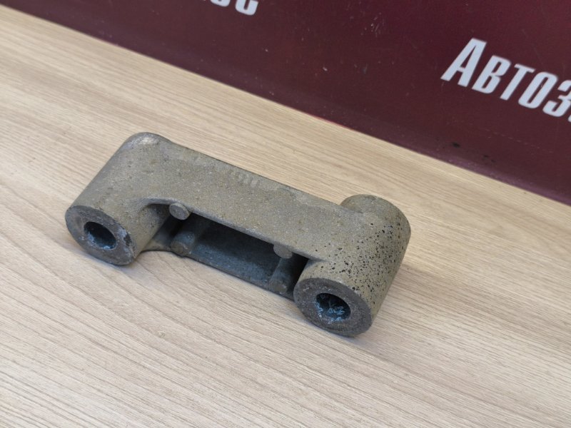 Кронштейн опоры двигателя