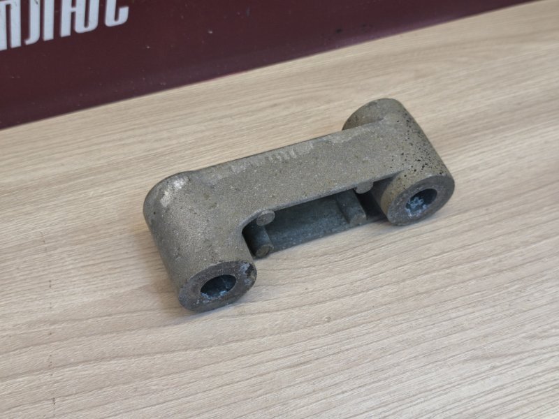 Кронштейн опоры двигателя