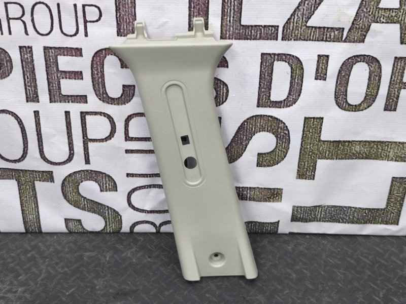 Обшивка средней стойки