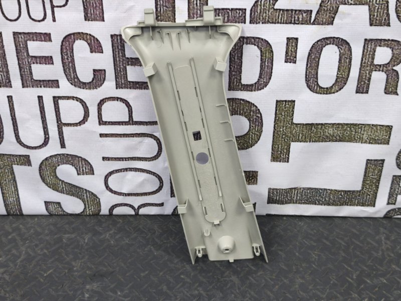 Обшивка средней стойки