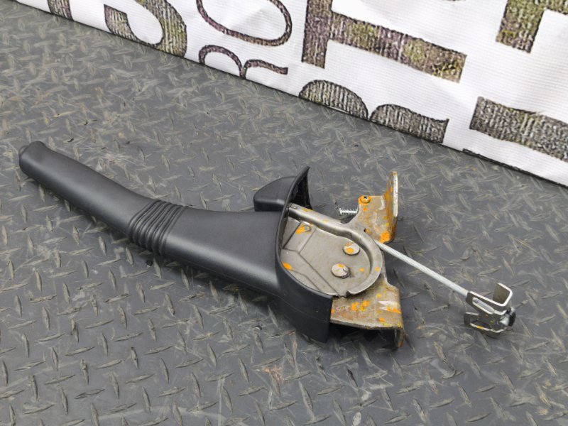 Рычаг стояночного тормоза