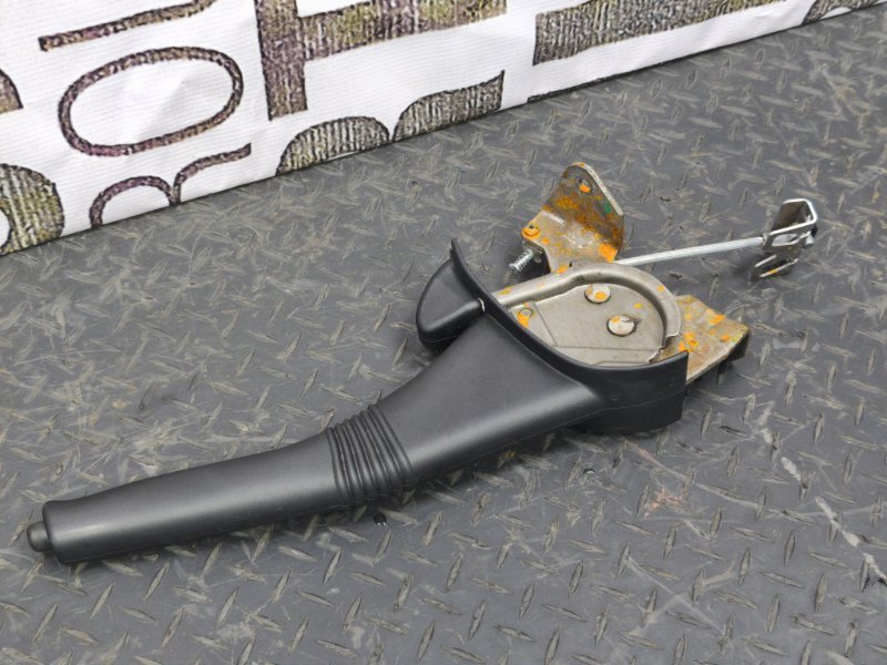 Рычаг стояночного тормоза