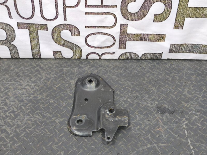 Кронштейн подрамника