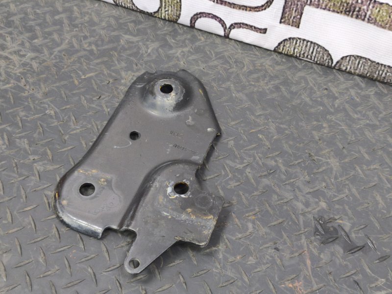 Кронштейн подрамника