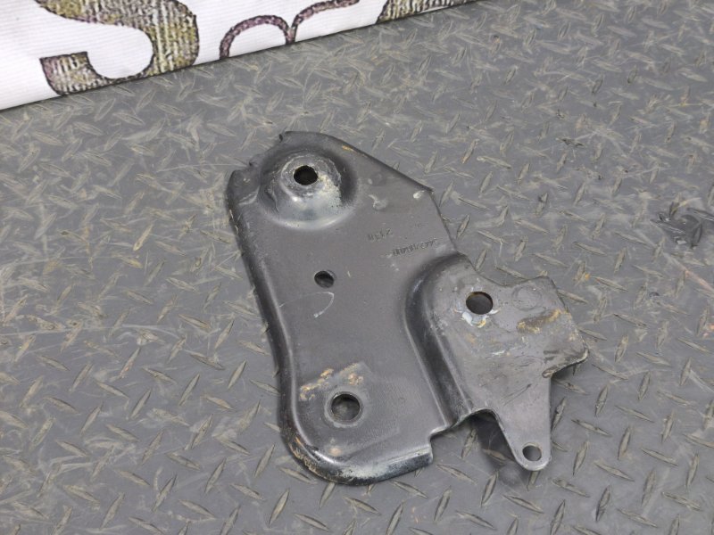 Кронштейн подрамника