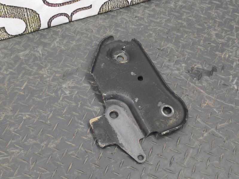 Кронштейн подрамника