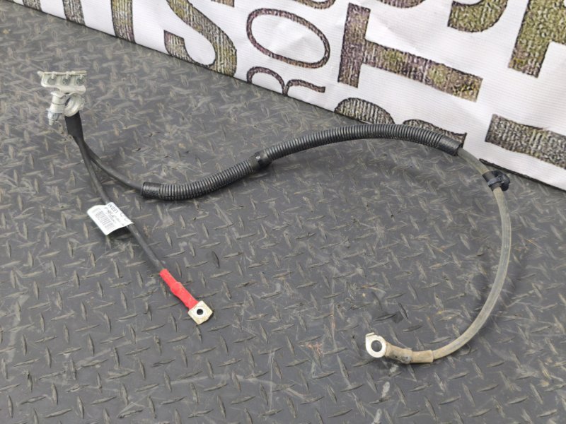 Клемма аккумулятора (минусовая)