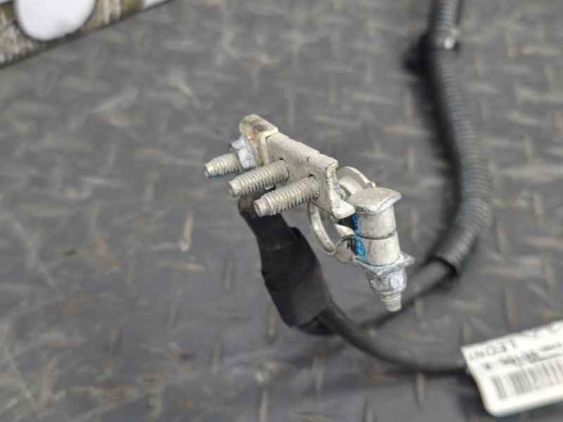 Клемма аккумулятора (минусовая)