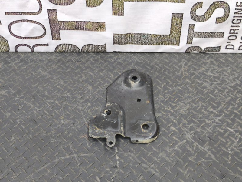 Кронштейн подрамника