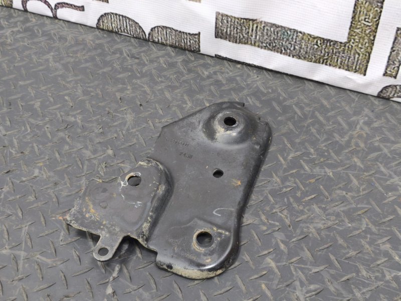 Кронштейн подрамника