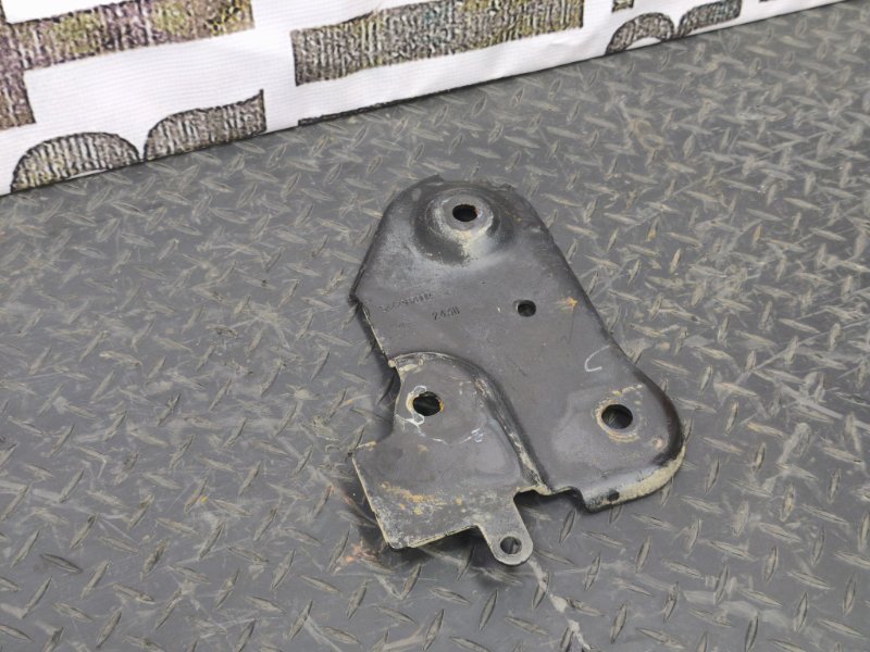 Кронштейн подрамника