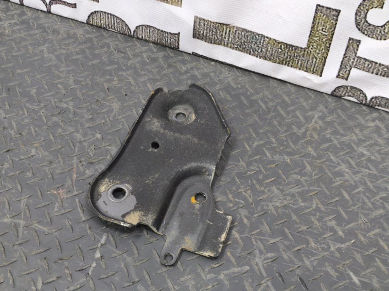 Кронштейн подрамника