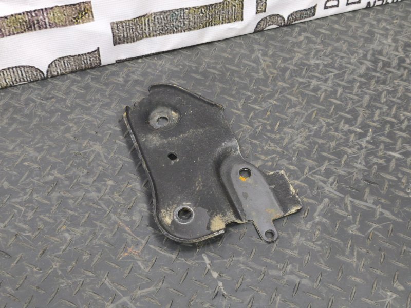 Кронштейн подрамника