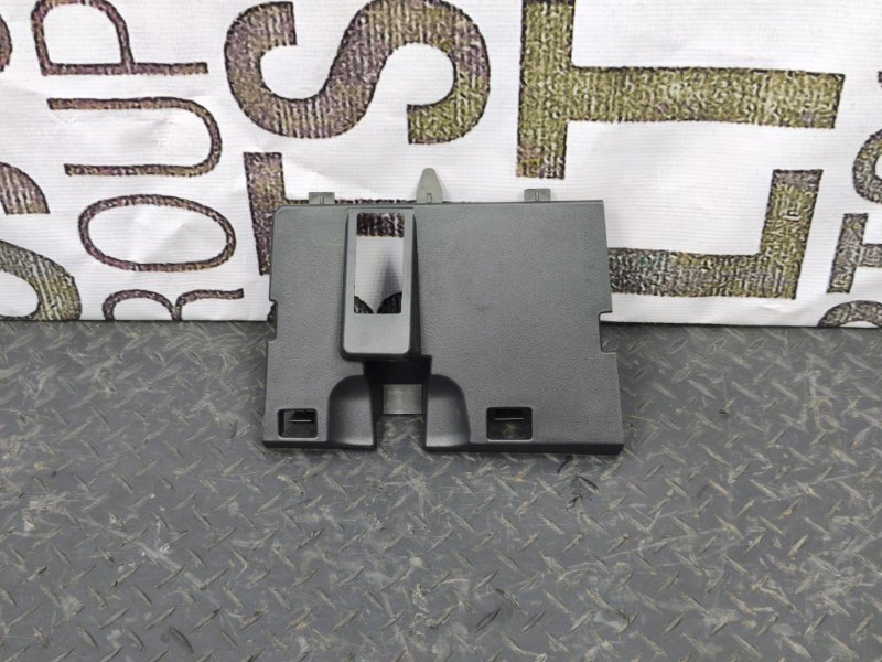 Крышка бардачка