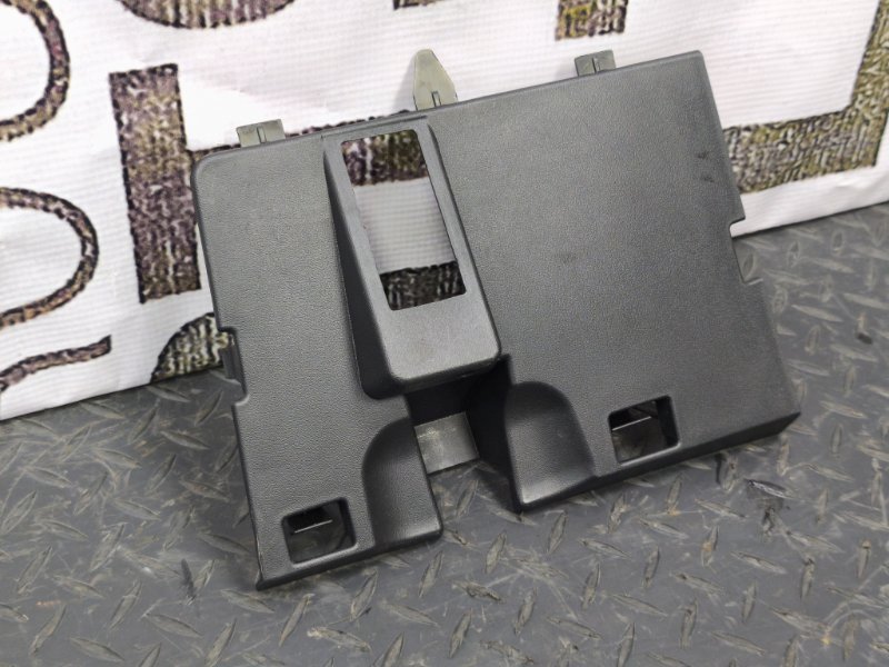 Крышка бардачка