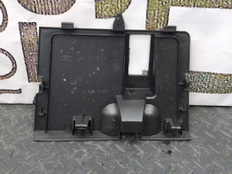 Крышка бардачка