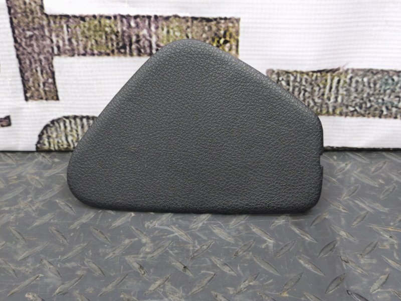 Крышка блока предохранителей салона